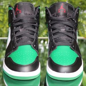 Nike Air 1 Jordan Dunks, Size 7 in kids (8 1/2 9 in women) Green, black, & white